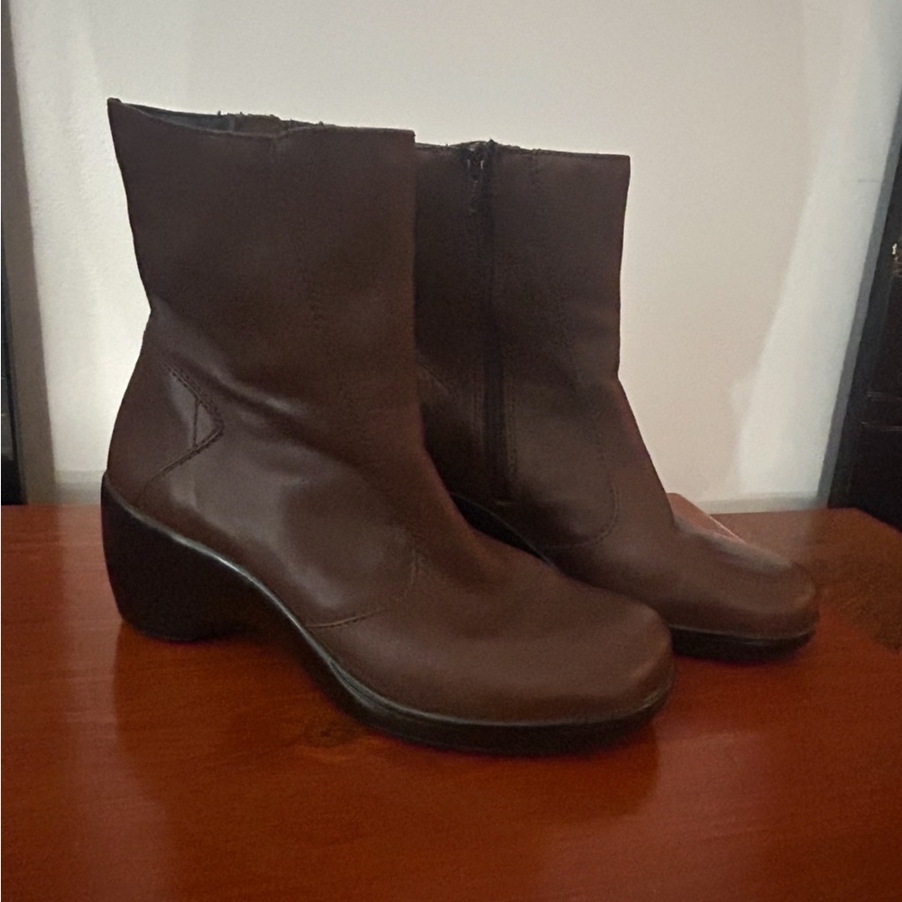 Azaléia Brown Leather Wedge Ankle Boots Women’s Size 7M